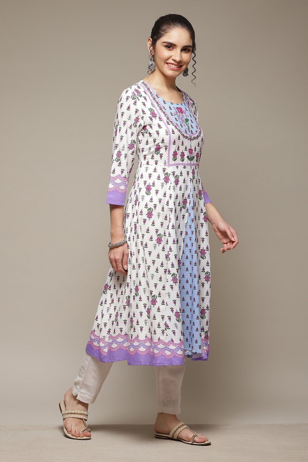 White LIVA Flared Kurta image number 5